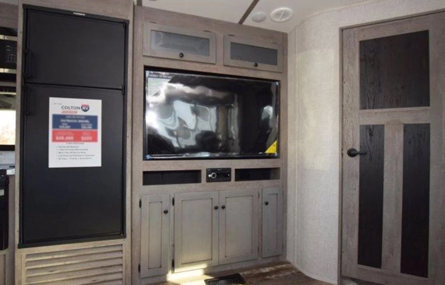 Photo 16 - 2020 Keystone Travel Trailer rental photo 18