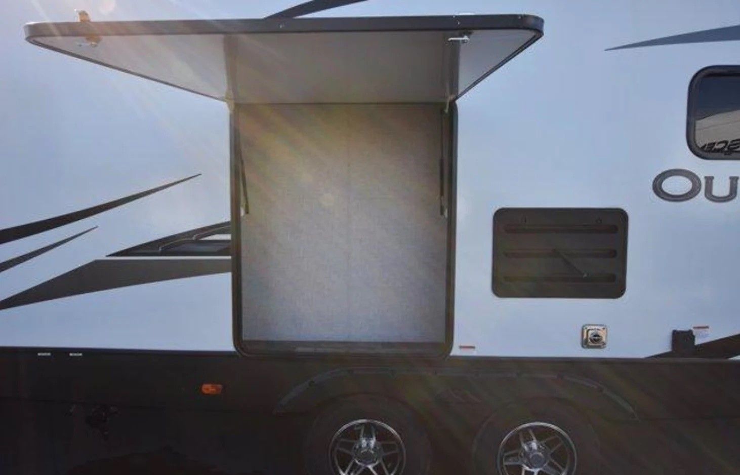 Photo 27 - 2020 Keystone Travel Trailer rental photo 29