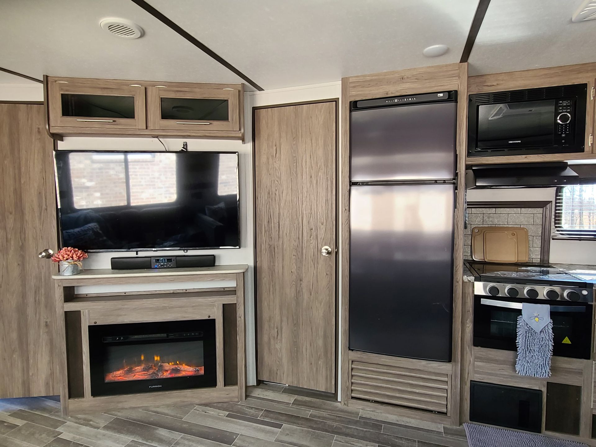 Photo 2 - 2021 Crossroads Travel Trailer rental photo 4