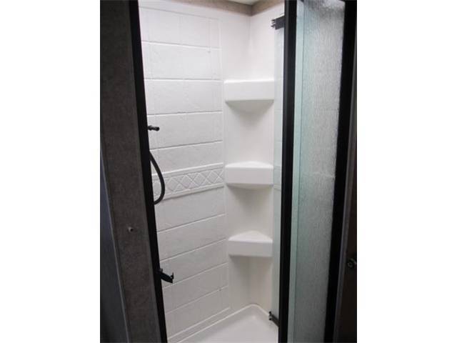 Photo 5 - 2016 Ford Class C Motorhome rental photo 8