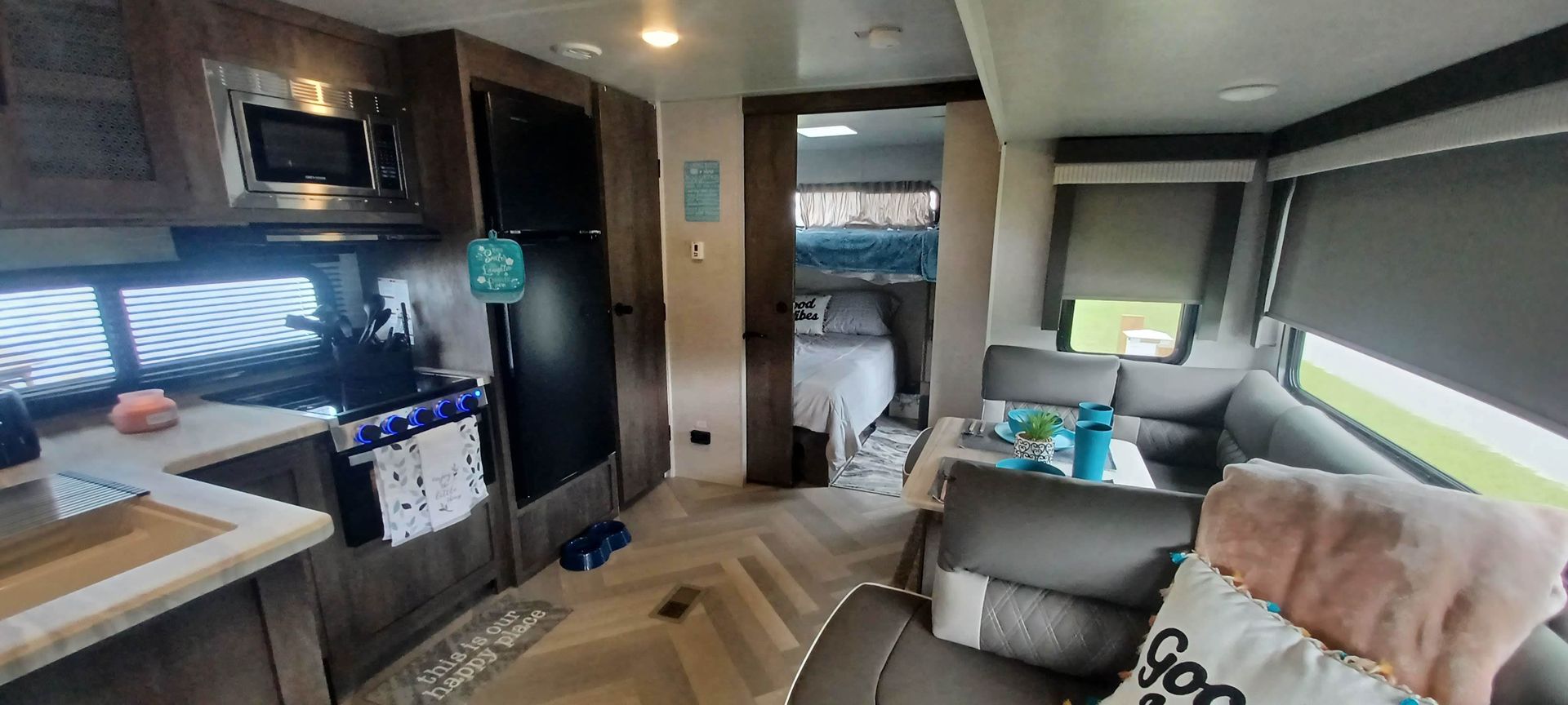 Photo 14 - 2021 Salem Travel Trailer rental photo 16