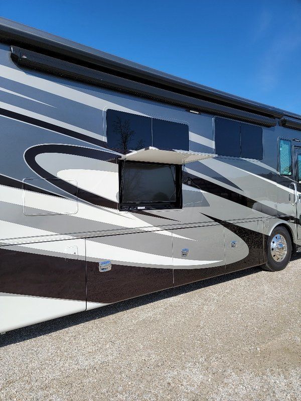 Photo 19 - 2017 Tiffin Motorhomes Class A Motorhome rental photo 21