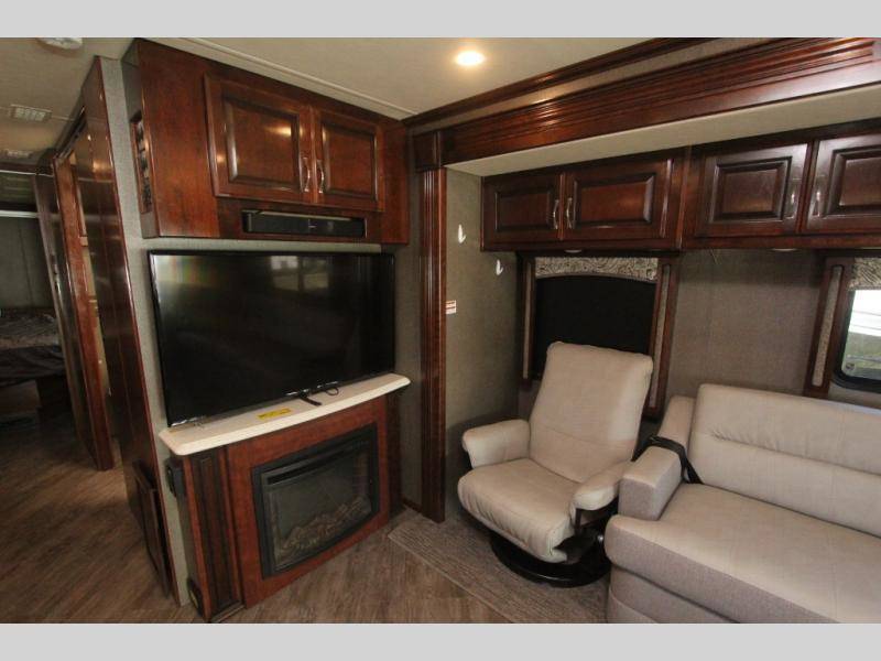 Photo 1 - 2019 Fleetwood Class A Motorhome rental photo 6