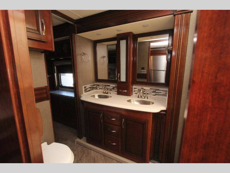 Photo 3 - 2019 Fleetwood Class A Motorhome rental photo 8
