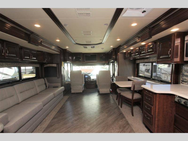 Photo 4 - 2019 Fleetwood Class A Motorhome rental photo 9