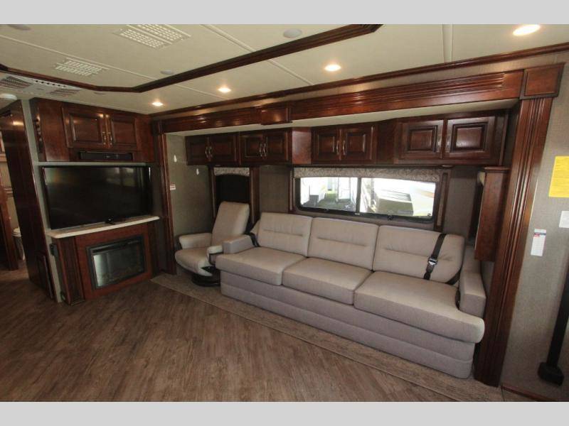 Photo 6 - 2019 Fleetwood Class A Motorhome rental photo 17