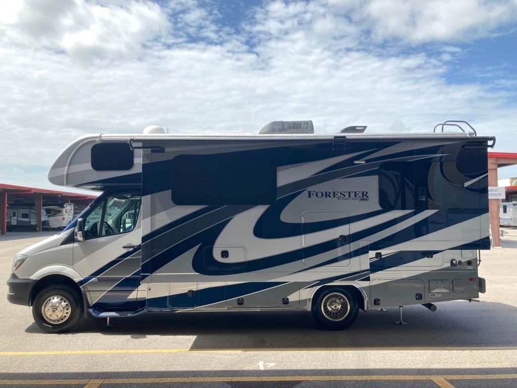 Photo 0 - 2018 Forest River Class C Motorhome rental photo 4
