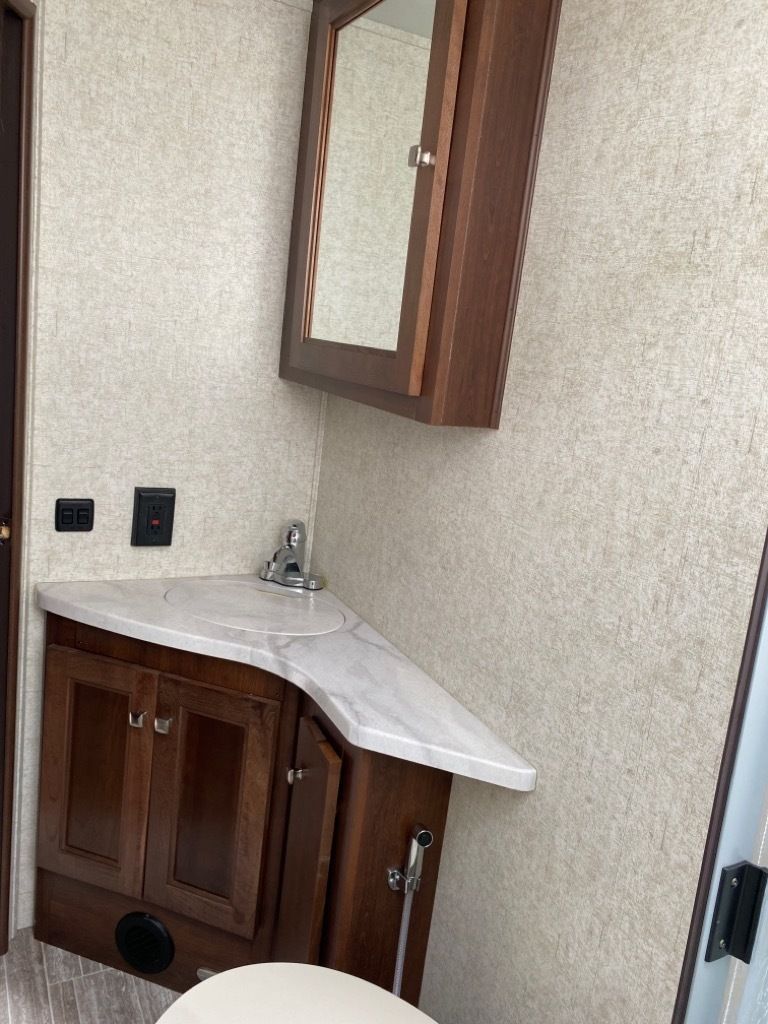 Photo 3 - 2018 Forest River Class C Motorhome rental photo 13