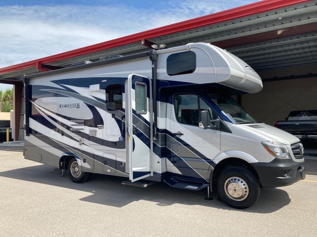 Photo 4 - 2018 Forest River Class C Motorhome rental photo 33