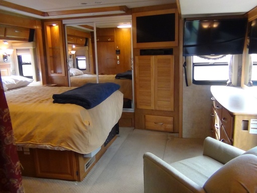 2016 Fleetwood Rv Discovery Class A Motorhome for rent in Barron, WI