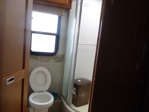 2016 Fleetwood Rv Discovery Class A Motorhome for rent in Barron, WI