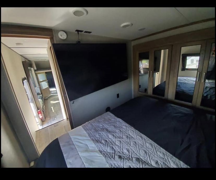 Photo 0 - 2019 Dutchmen Fifth Wheel rental photo 2
