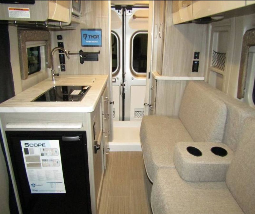 Photo 4 - 2022 Thor Class B Motorhome rental photo 6