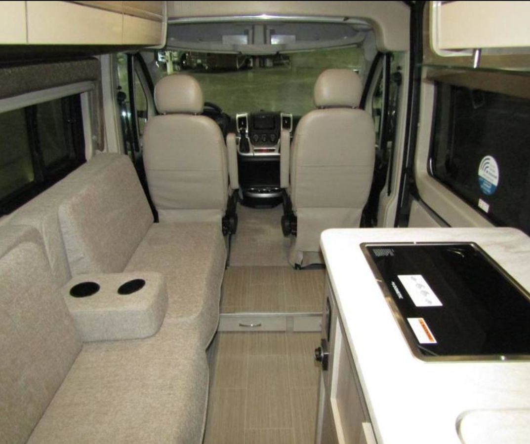 Photo 14 - 2022 Thor Class B Motorhome rental photo 16