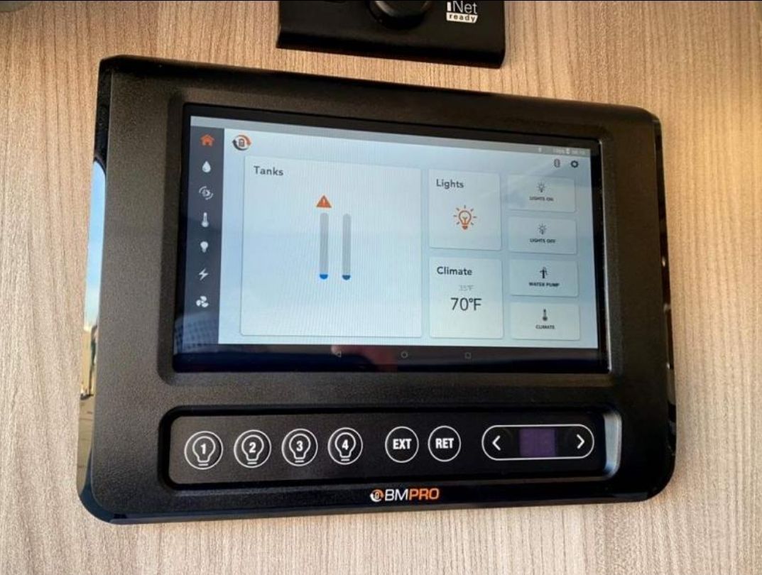 Photo 15 - 2022 Thor Class B Motorhome rental photo 17