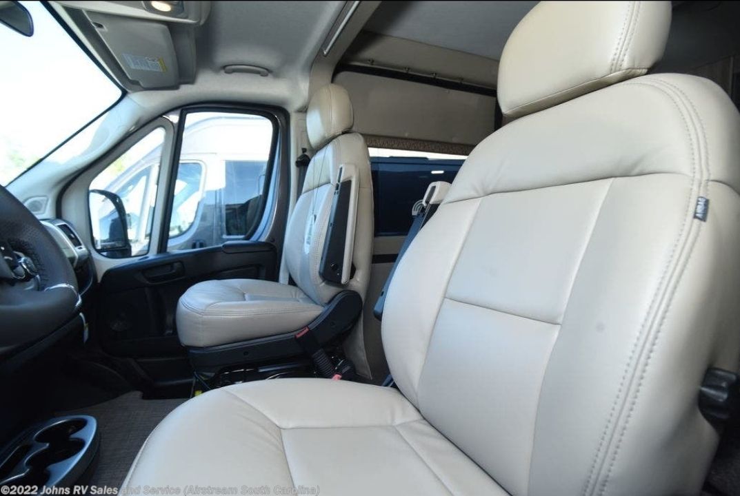 Photo 19 - 2022 Thor Class B Motorhome rental photo 21