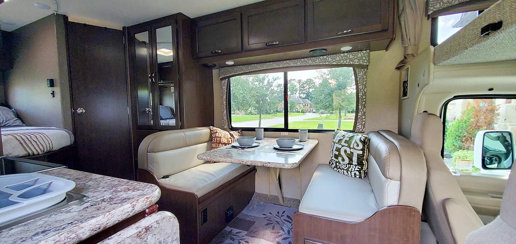 Photo 6 - 2019 Thor Class C Motorhome rental photo 8