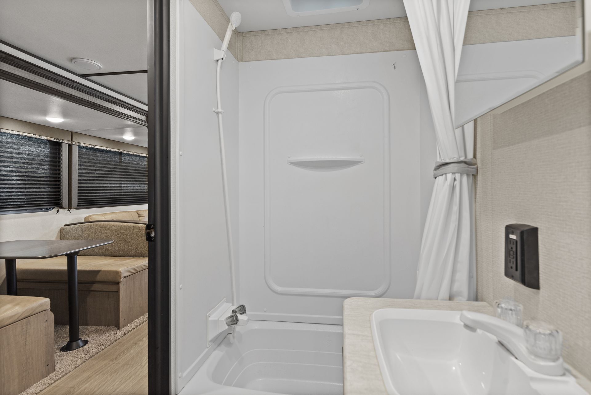 Photo 0 - 2020 Keystone Rv Travel Trailer rental photo 5