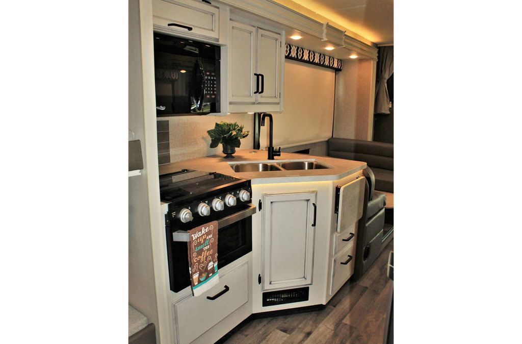 Photo 7 - 2022 Jayco Class C Motorhome rental photo 9