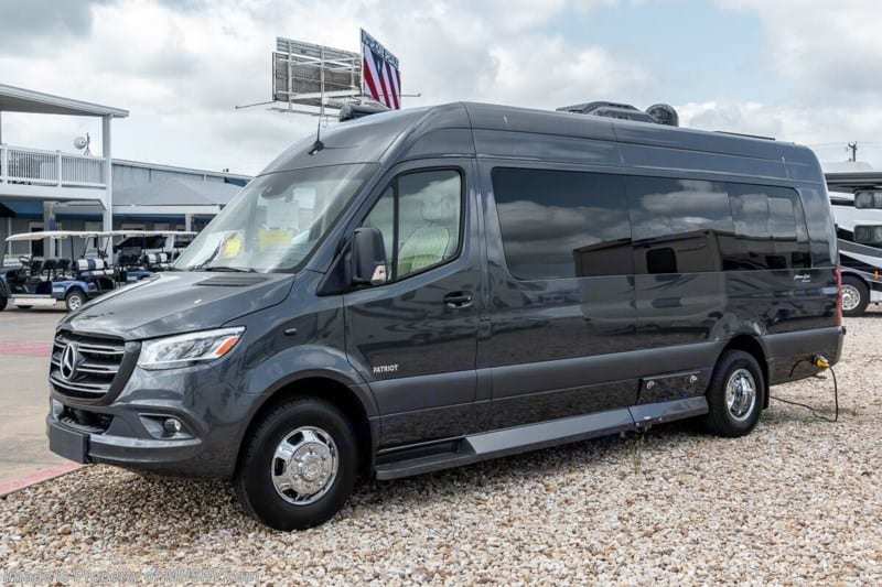 Photo 19 - 2020 American Coach Class B Motorhome rental photo 21