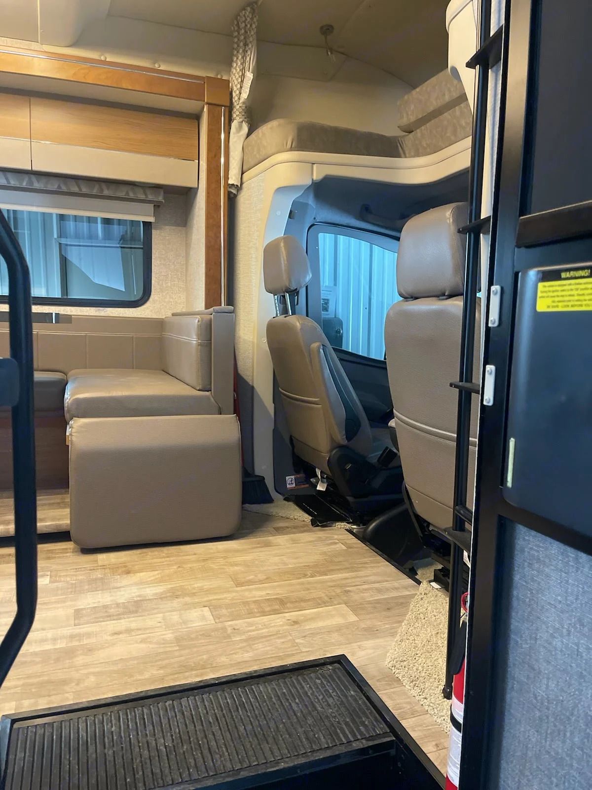 Photo 3 - 2018 Winnebago Class C Motorhome rental photo 5