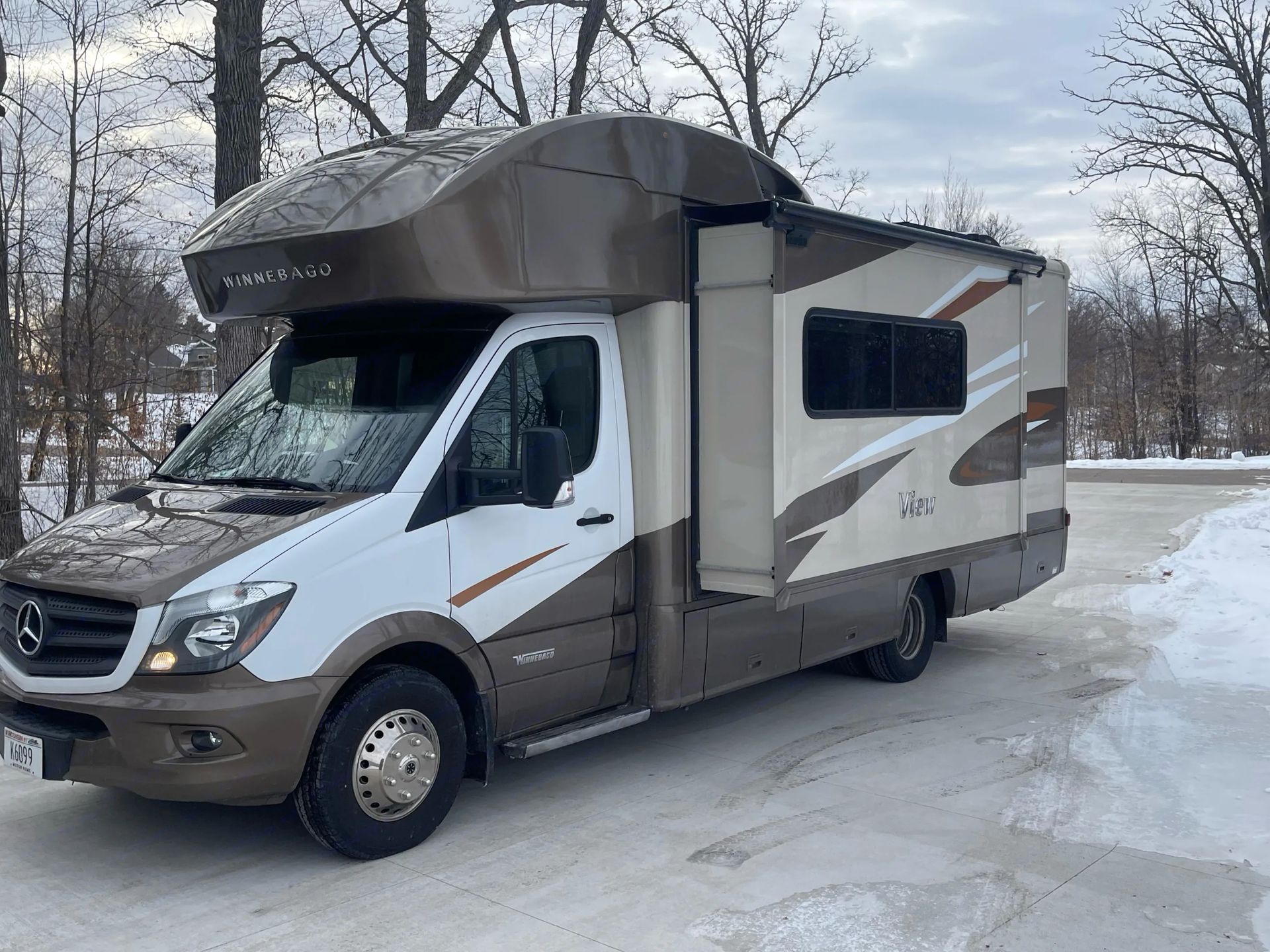 Photo 7 - 2018 Winnebago Class C Motorhome rental photo 9