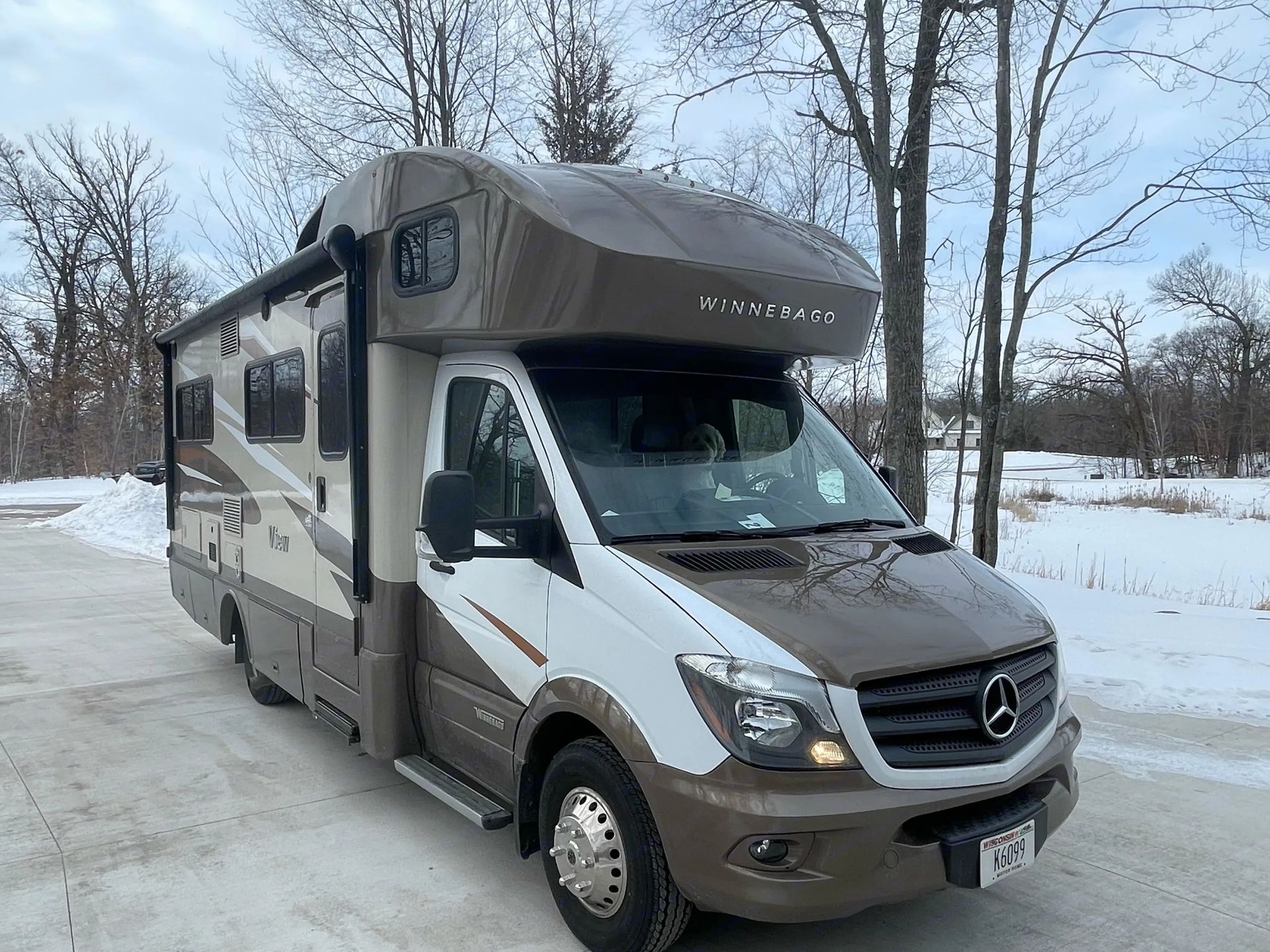 Photo 9 - 2018 Winnebago Class C Motorhome rental photo 11