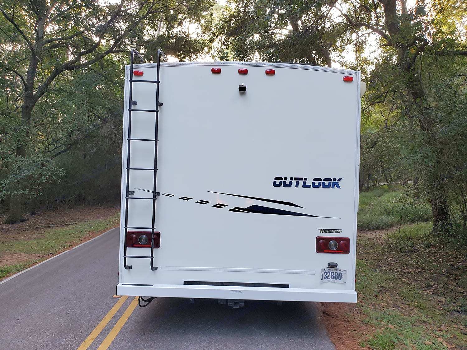 Photo 2 - 2019 Winnebago Class C Motorhome rental photo 4