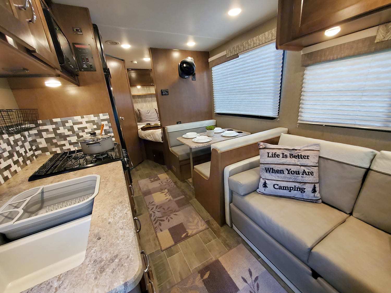 Photo 6 - 2019 Winnebago Class C Motorhome rental photo 8