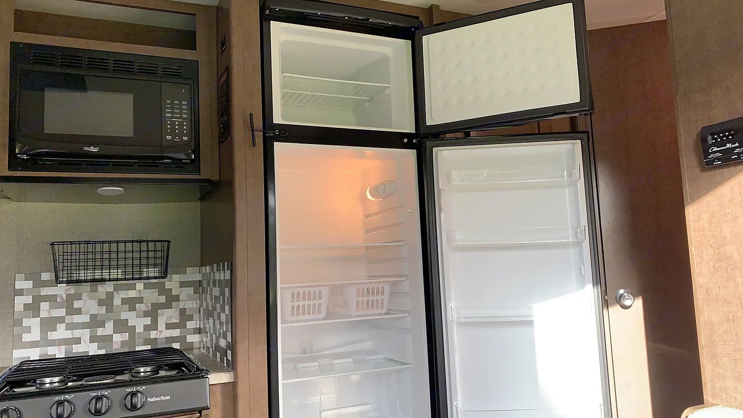Photo 12 - 2019 Winnebago Class C Motorhome rental photo 14