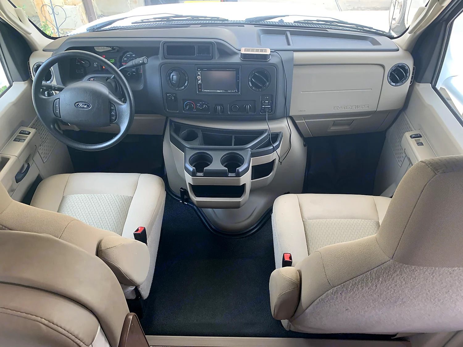 Photo 7 - 2019 Thor Class C Motorhome rental photo 9