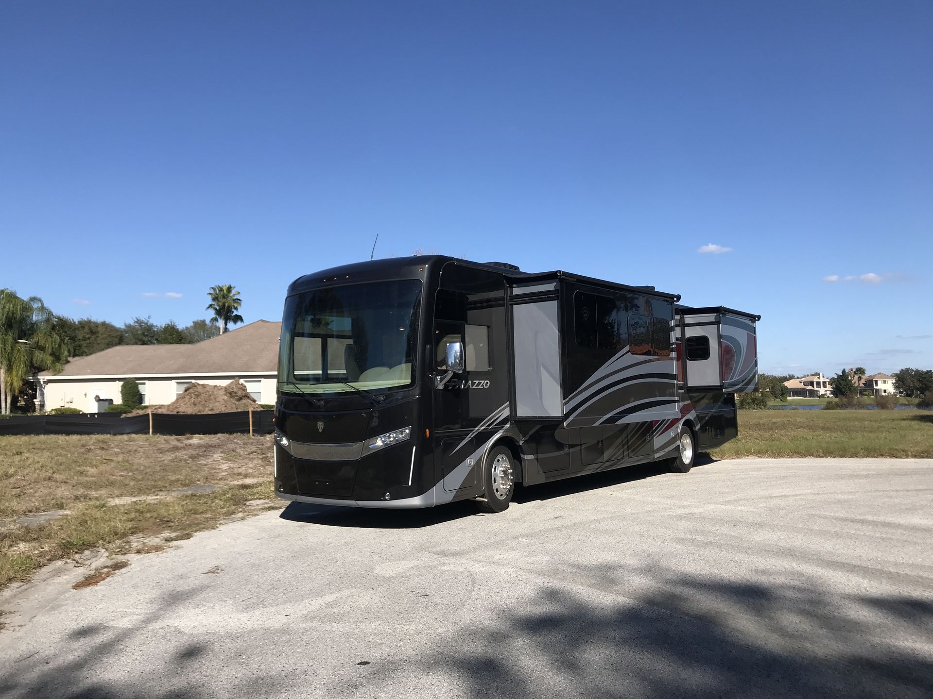 Photo 0 - 2021 Thor Motor Coach Class A Motorhome rental photo 2