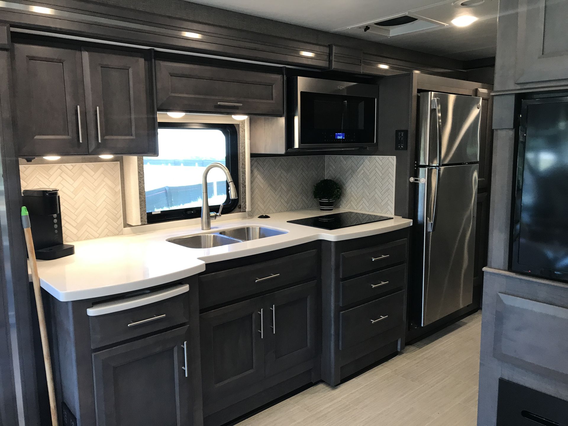 Photo 2 - 2021 Thor Motor Coach Class A Motorhome rental photo 6