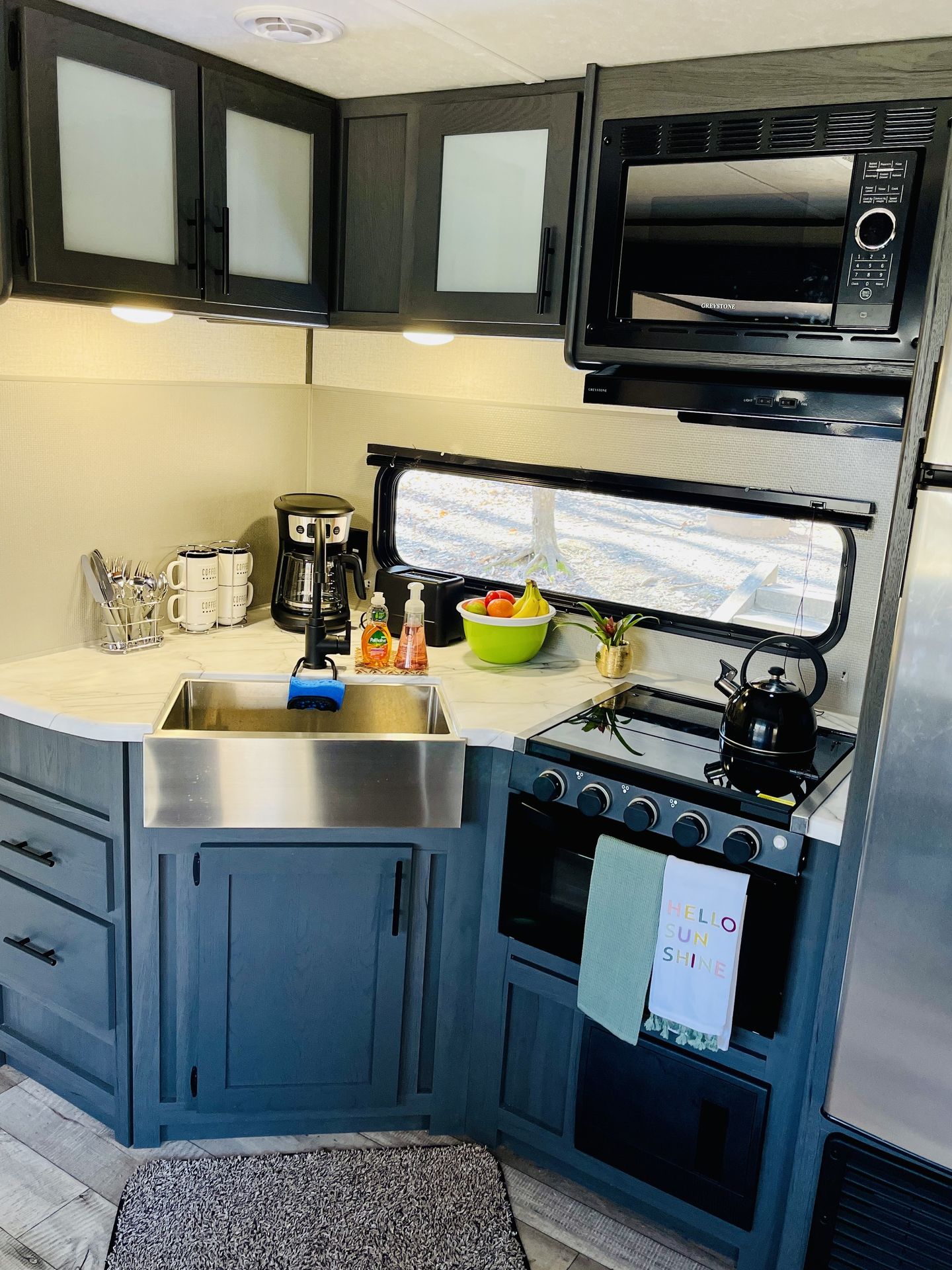 Photo 9 - 2022 Dutchmen Travel Trailer rental photo 11