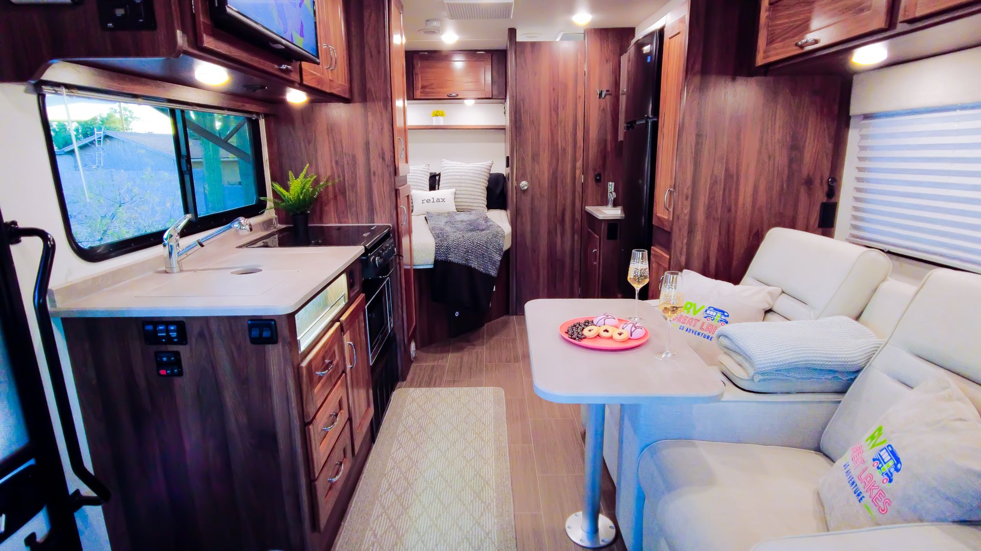 Photo 2 - 2020 Winnebago Class C Motorhome rental photo 4
