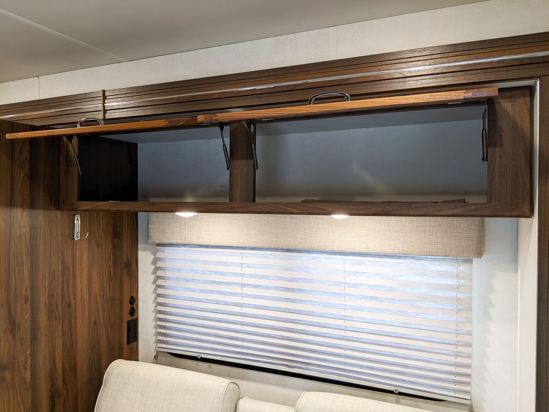 Photo 12 - 2020 Winnebago Class C Motorhome rental photo 24