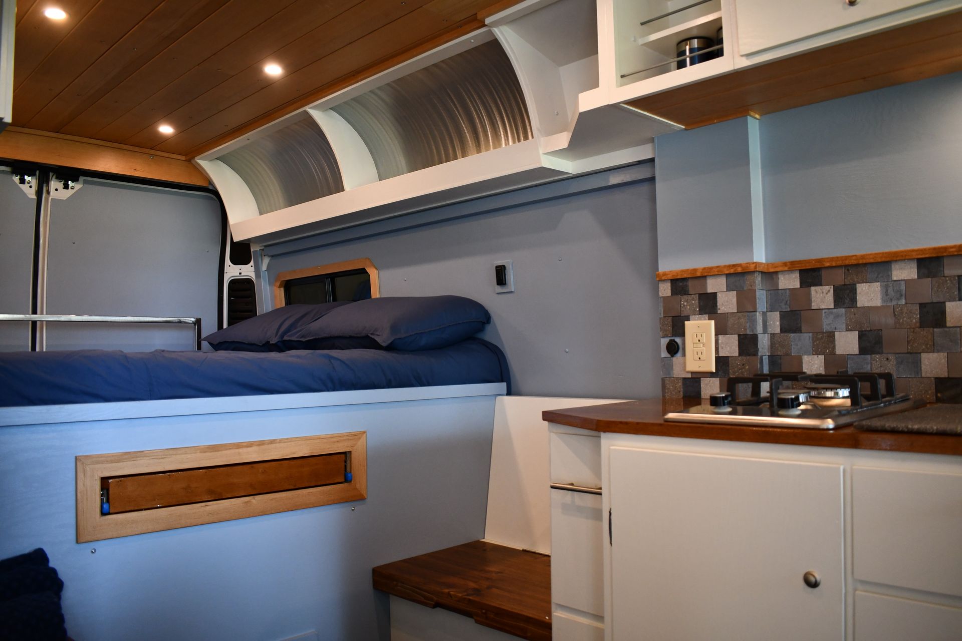 Photo 5 - 2021 Ram Class B Motorhome rental photo 7