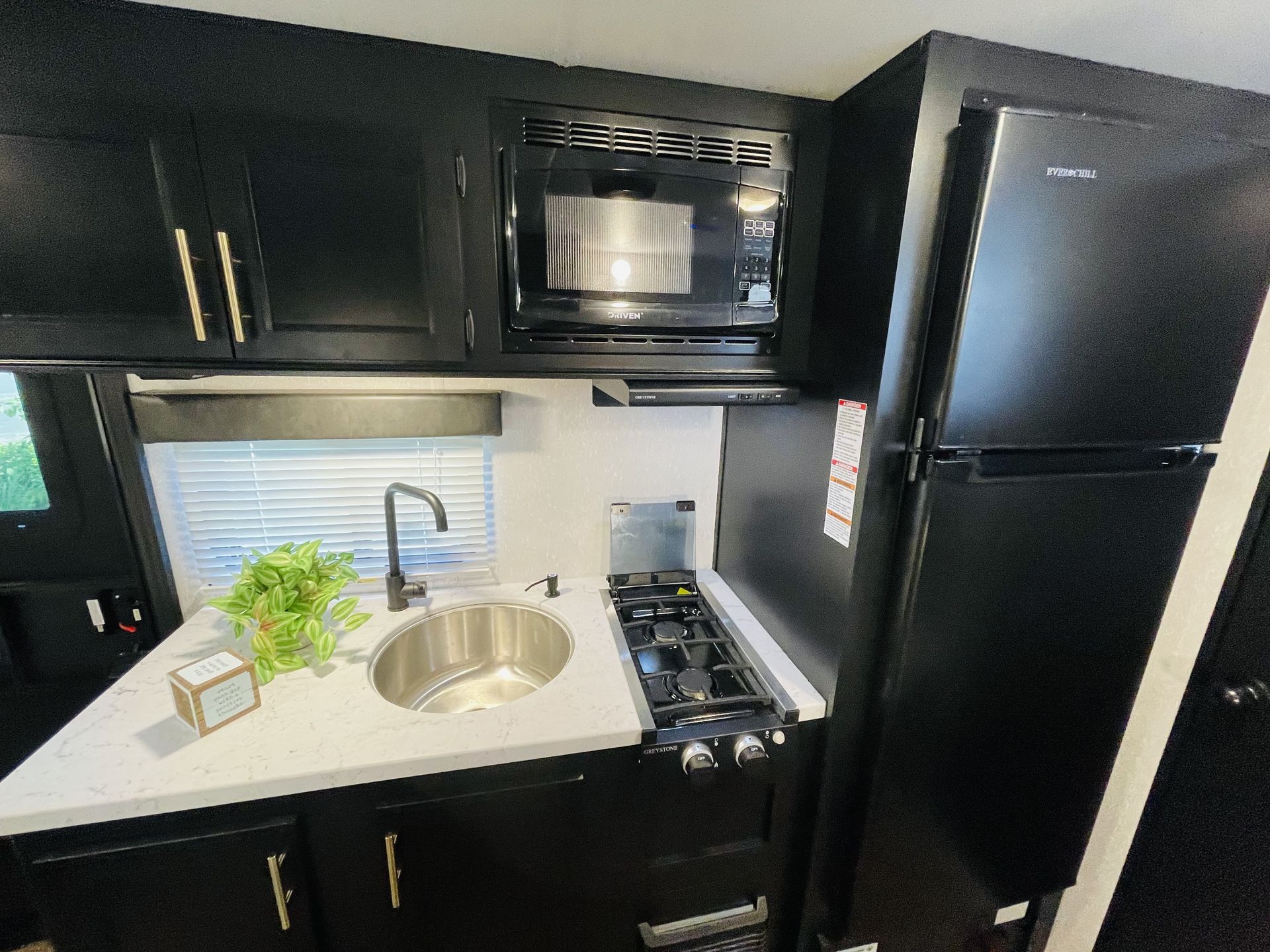 Photo 4 - 2022 Coachmen Travel Trailer rental photo 16