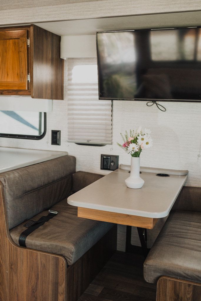 Photo 3 - 2020 Winnebago Class A Motorhome rental photo 5
