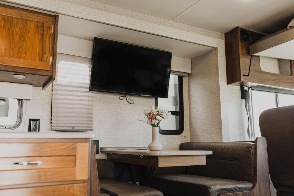 Photo 9 - 2020 Winnebago Class A Motorhome rental photo 11