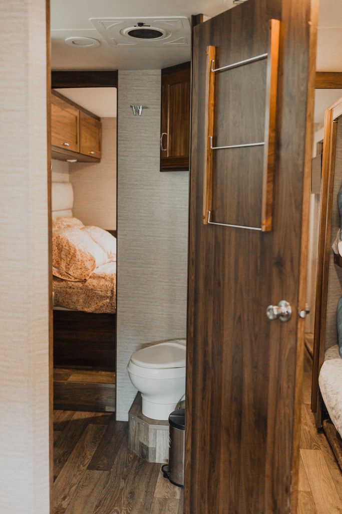Photo 35 - 2020 Winnebago Class A Motorhome rental photo 37