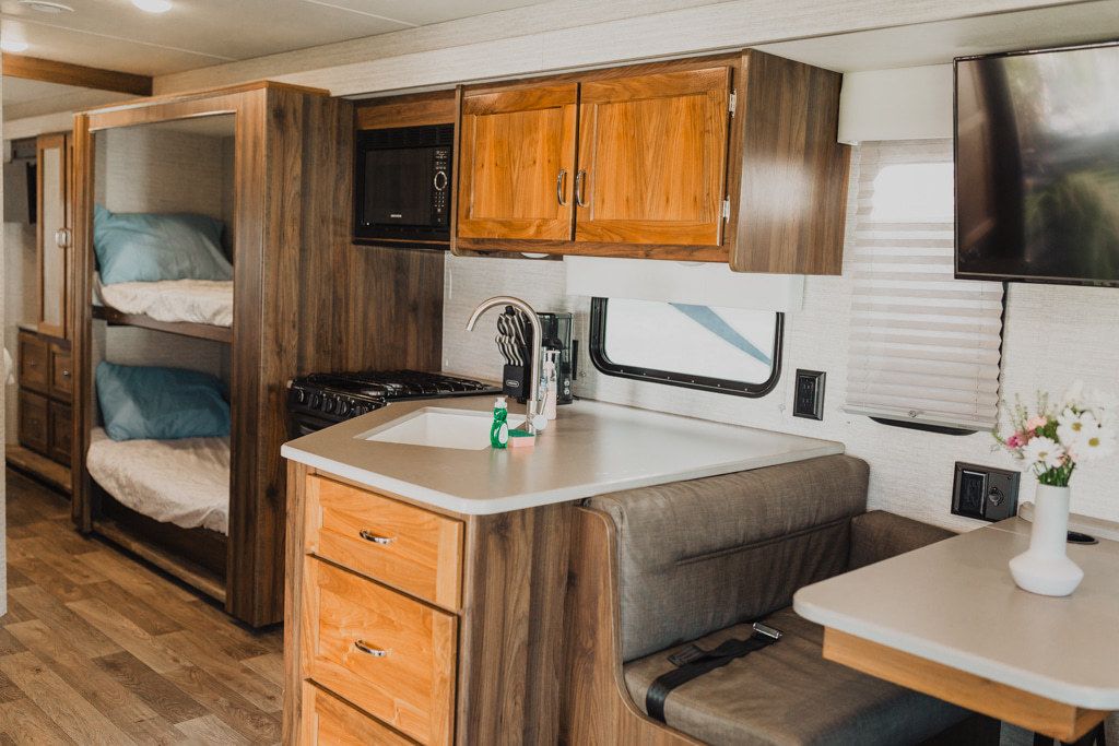 Photo 36 - 2020 Winnebago Class A Motorhome rental photo 38