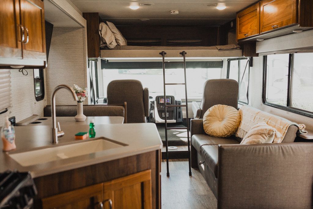 Photo 37 - 2020 Winnebago Class A Motorhome rental photo 39