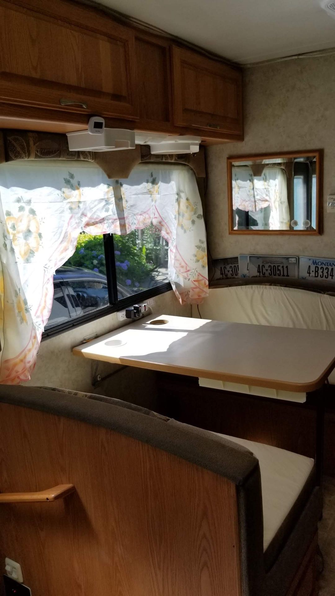 Photo 9 - 2004 Four Winds Class A Motorhome rental photo 11