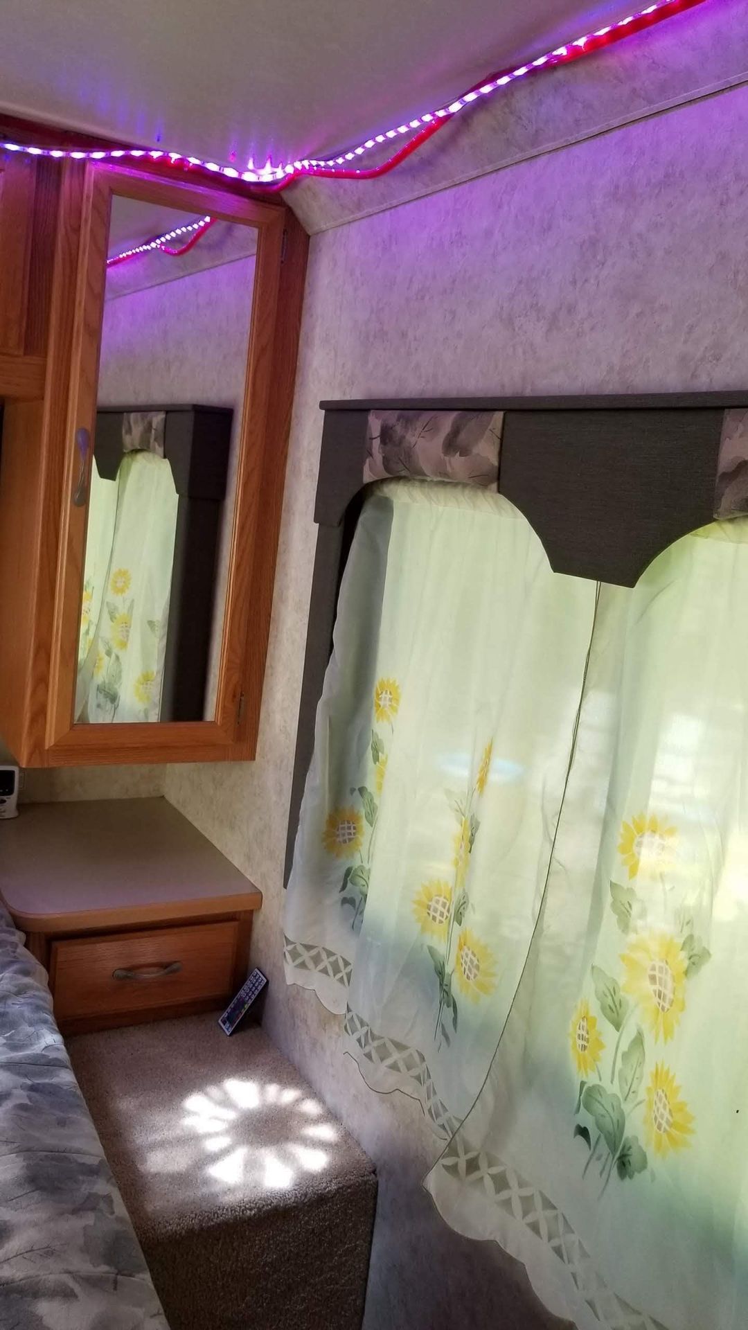 Photo 12 - 2004 Four Winds Class A Motorhome rental photo 14