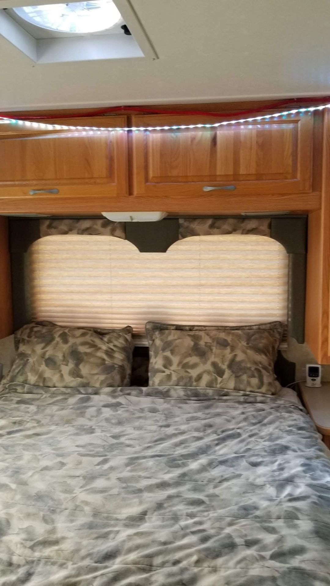 Photo 15 - 2004 Four Winds Class A Motorhome rental photo 17