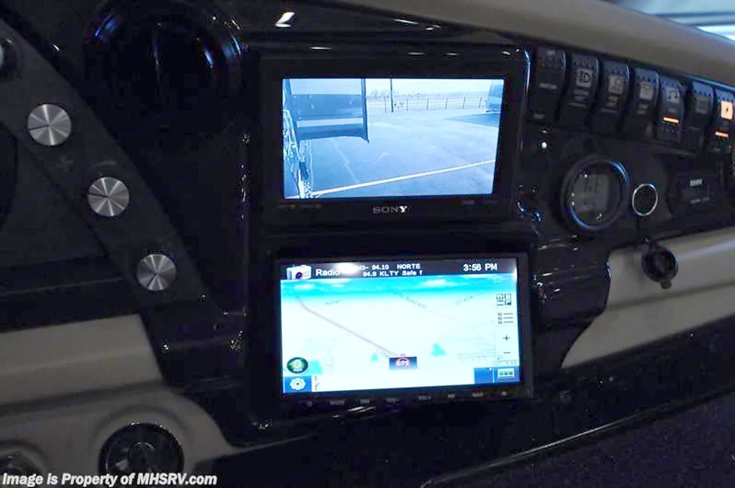 Photo 7 - 2015 Fleetwood Class A Motorhome rental photo 9