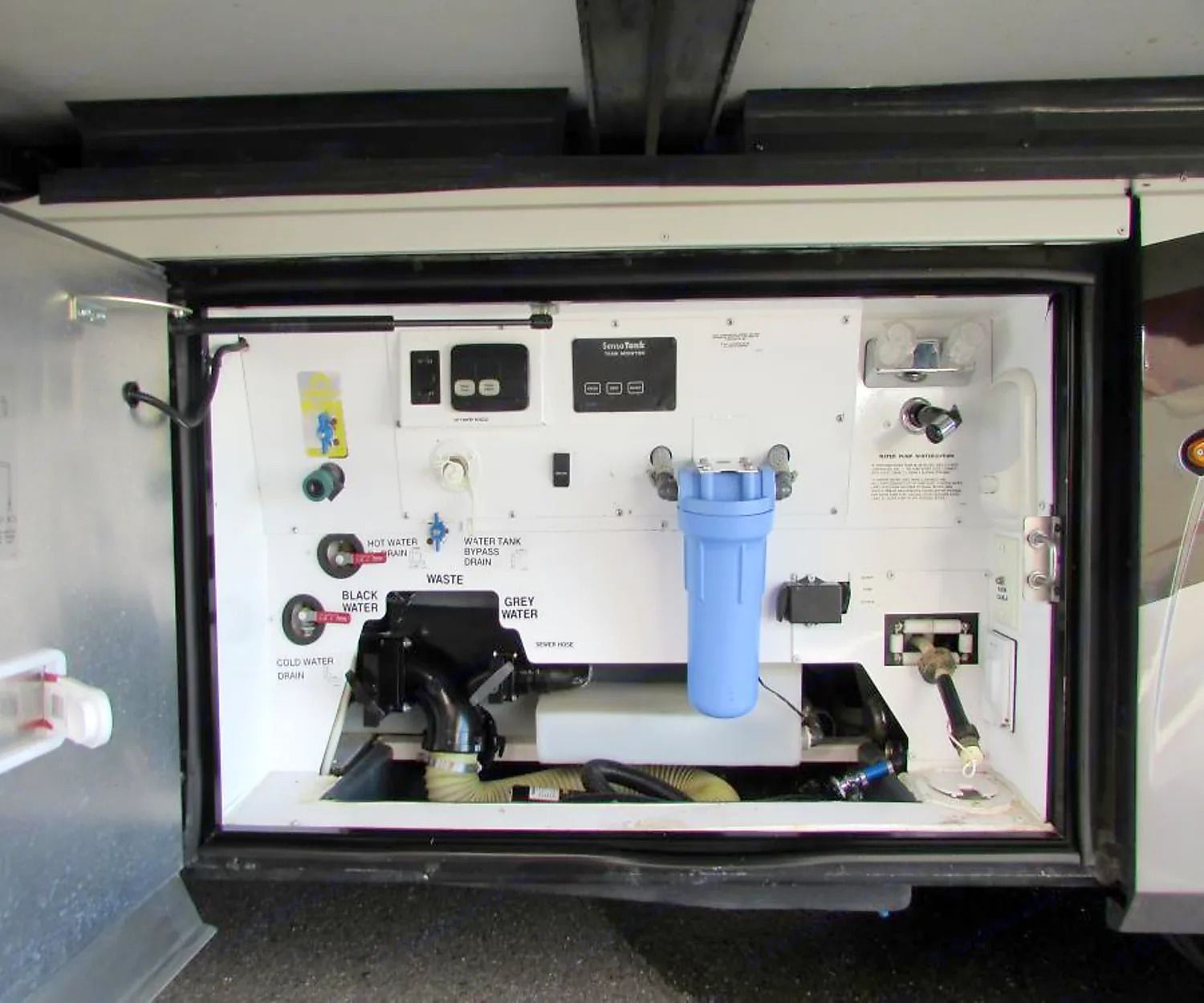 Photo 14 - 2015 Fleetwood Class A Motorhome rental photo 16
