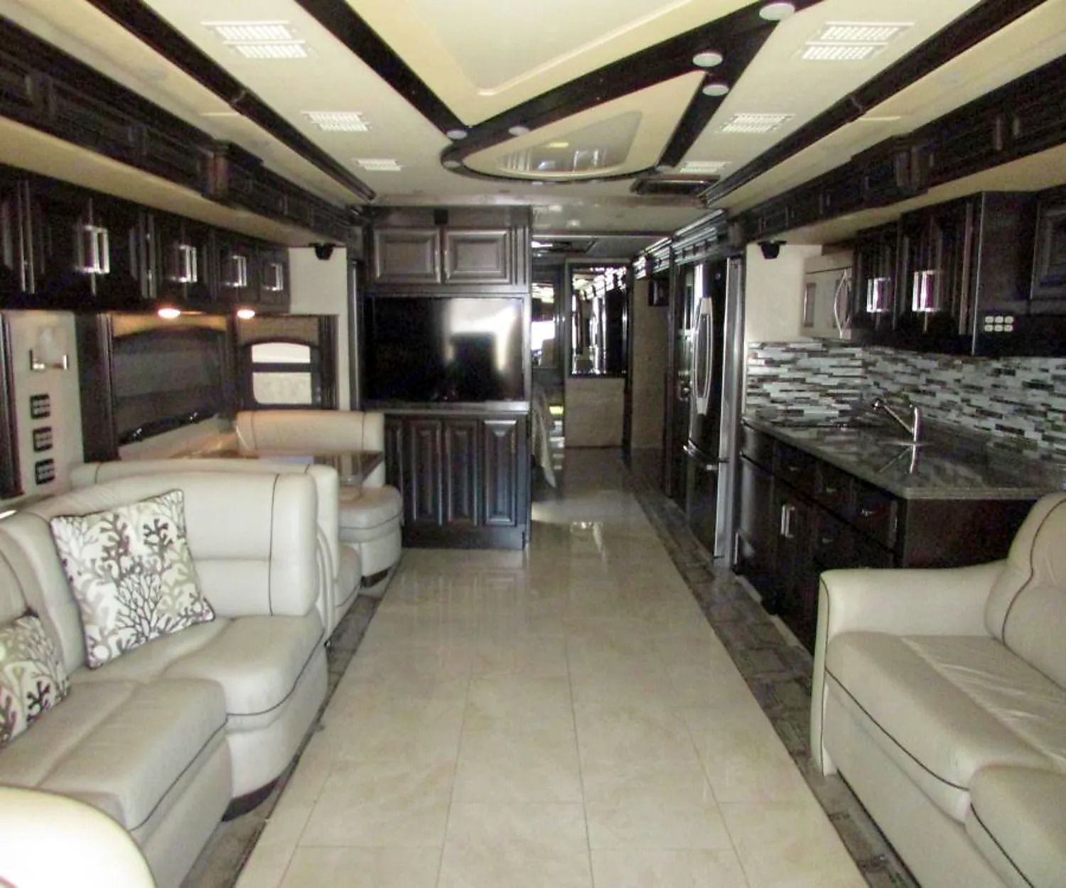 Photo 18 - 2015 Fleetwood Class A Motorhome rental photo 20