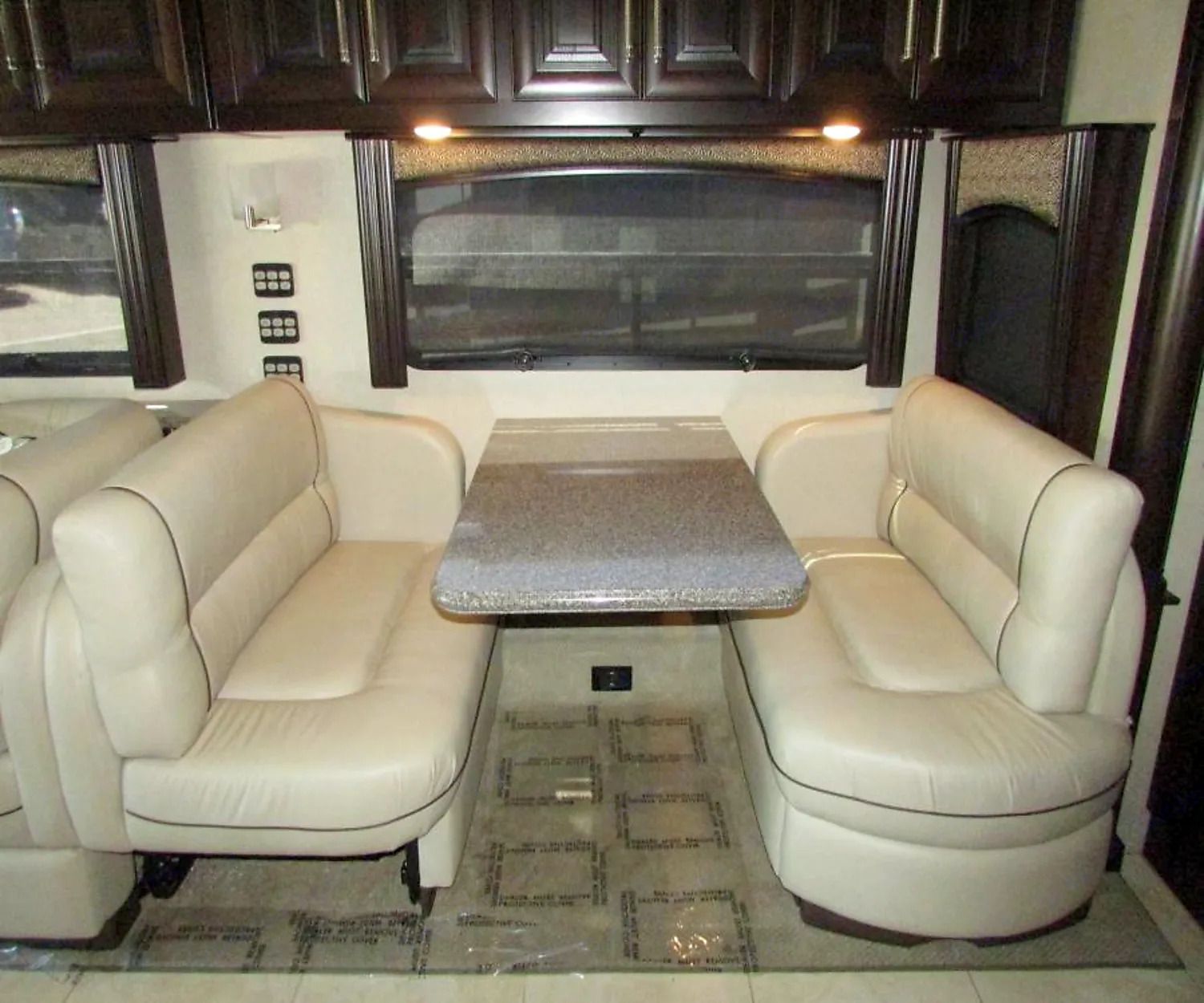 Photo 20 - 2015 Fleetwood Class A Motorhome rental photo 22